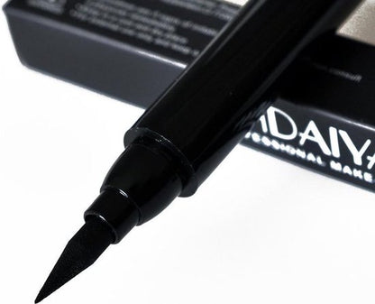 HANDAIYAN® | Eyeliner met wing stempel | Zwarte oog Stempel | 2 in 1 eyeliner | Eyeliner Tool | Wing Eyeliner | Wing Stamp | 2 stuks per verpakking